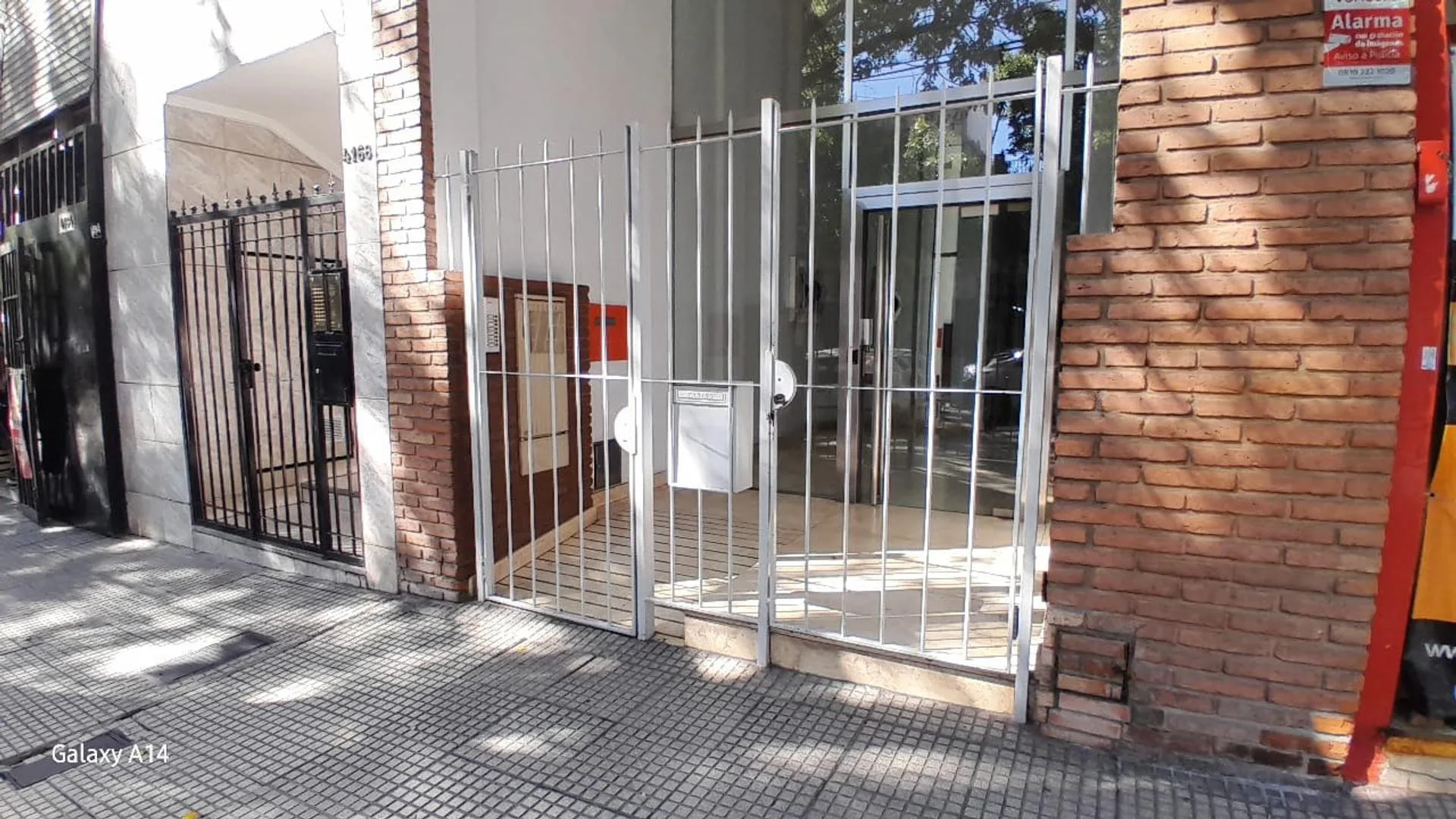 Apartamento de dois ambientes de frente em Boedo