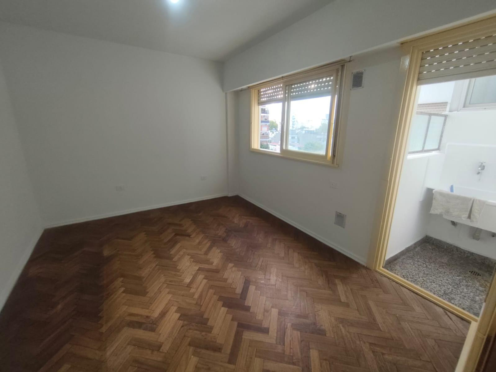 Monoambiente con balcón al contrafrente en Villa del Parque