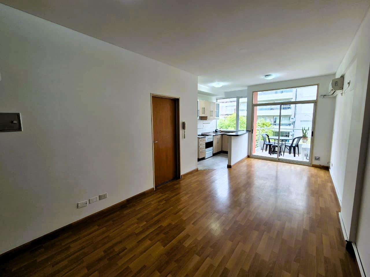 Two-room apartment with balcony in Villa Urquiza
