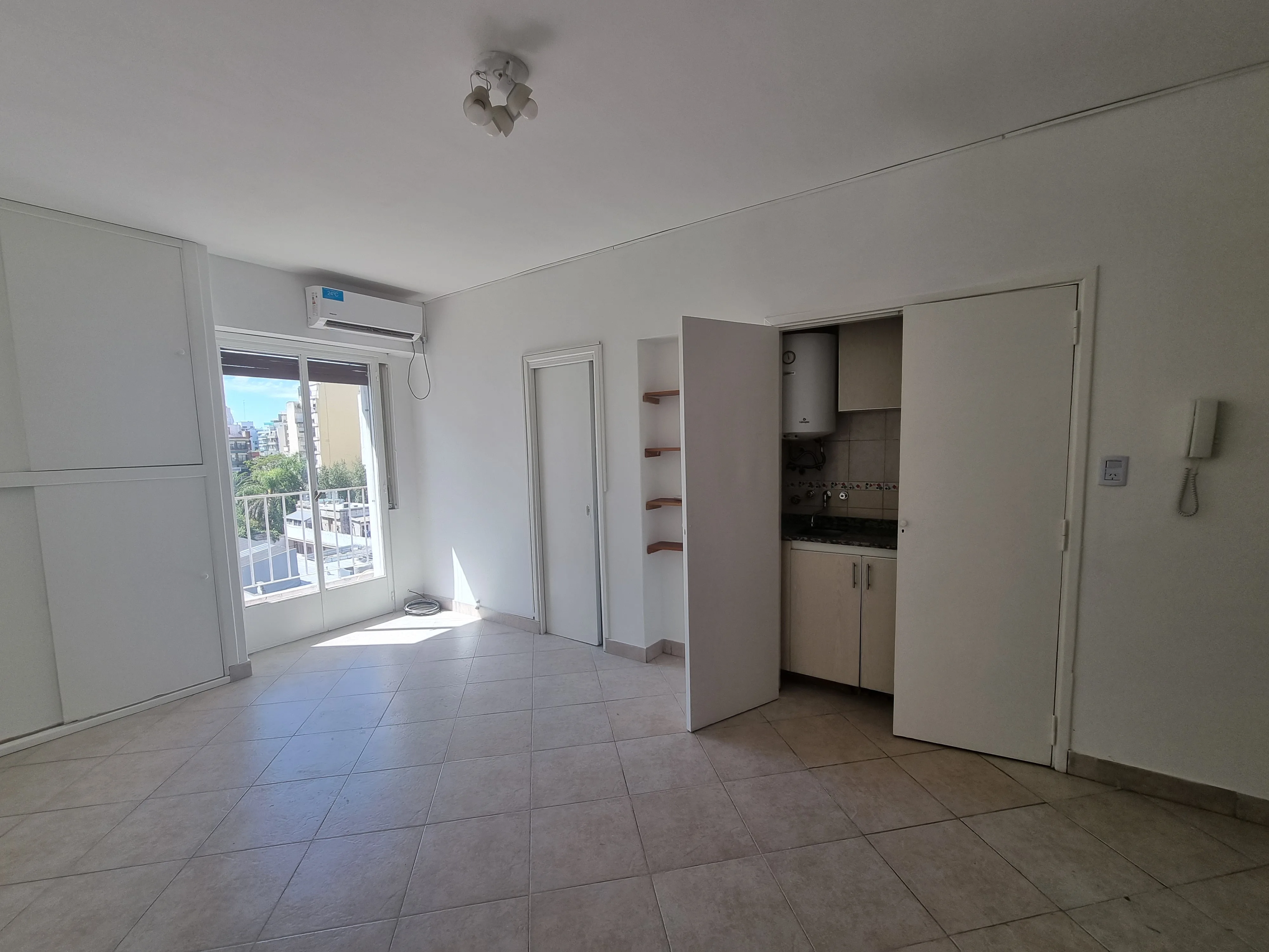 Однокомнатная квартира с балконом в Flores