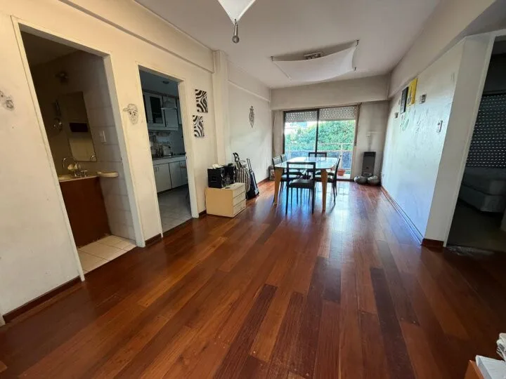 Apartamento de dois quartos em Villa Urquiza com varanda