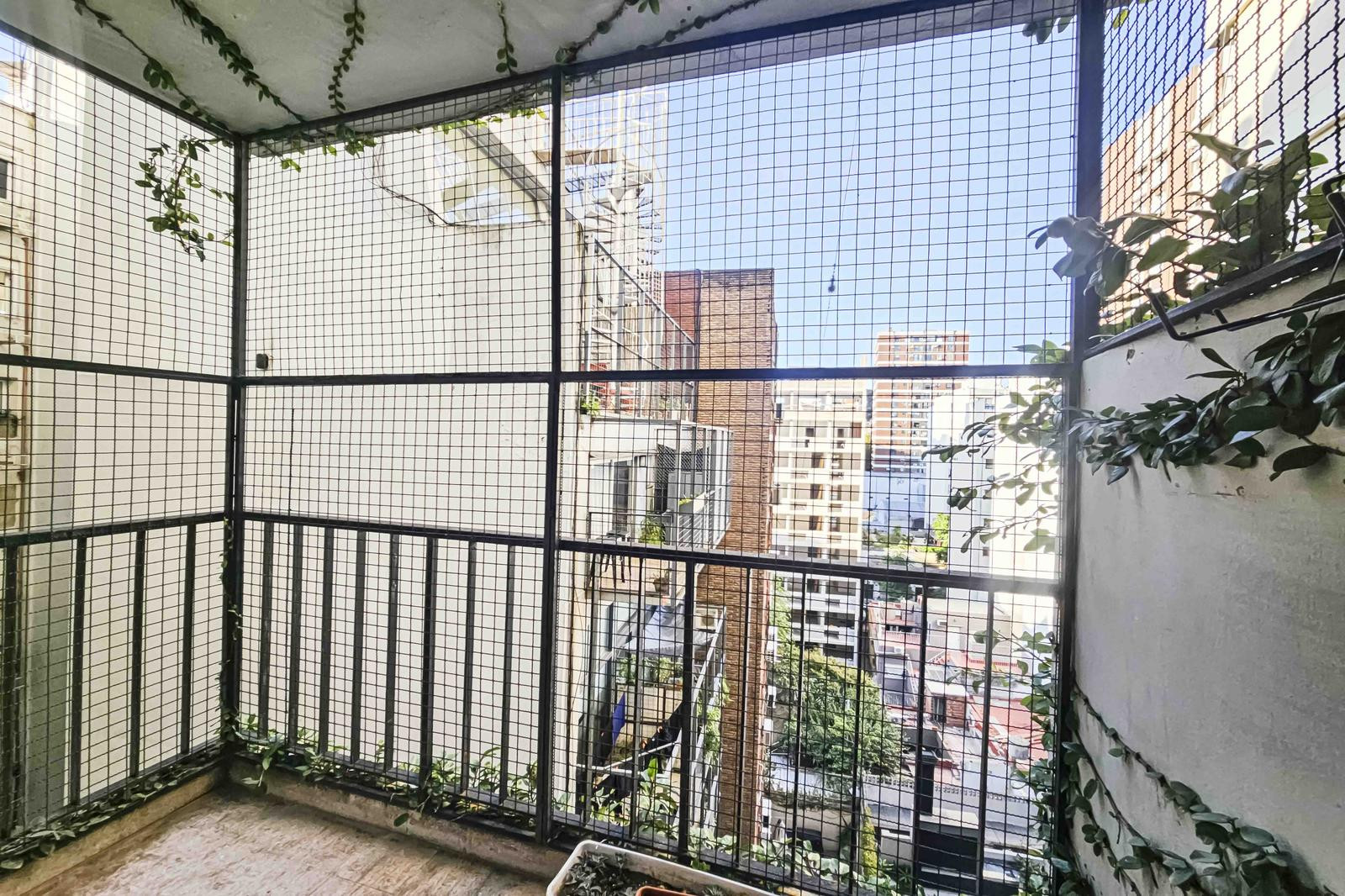 Apartamento de três ambientes com 2 dormitórios com varanda em Palermo