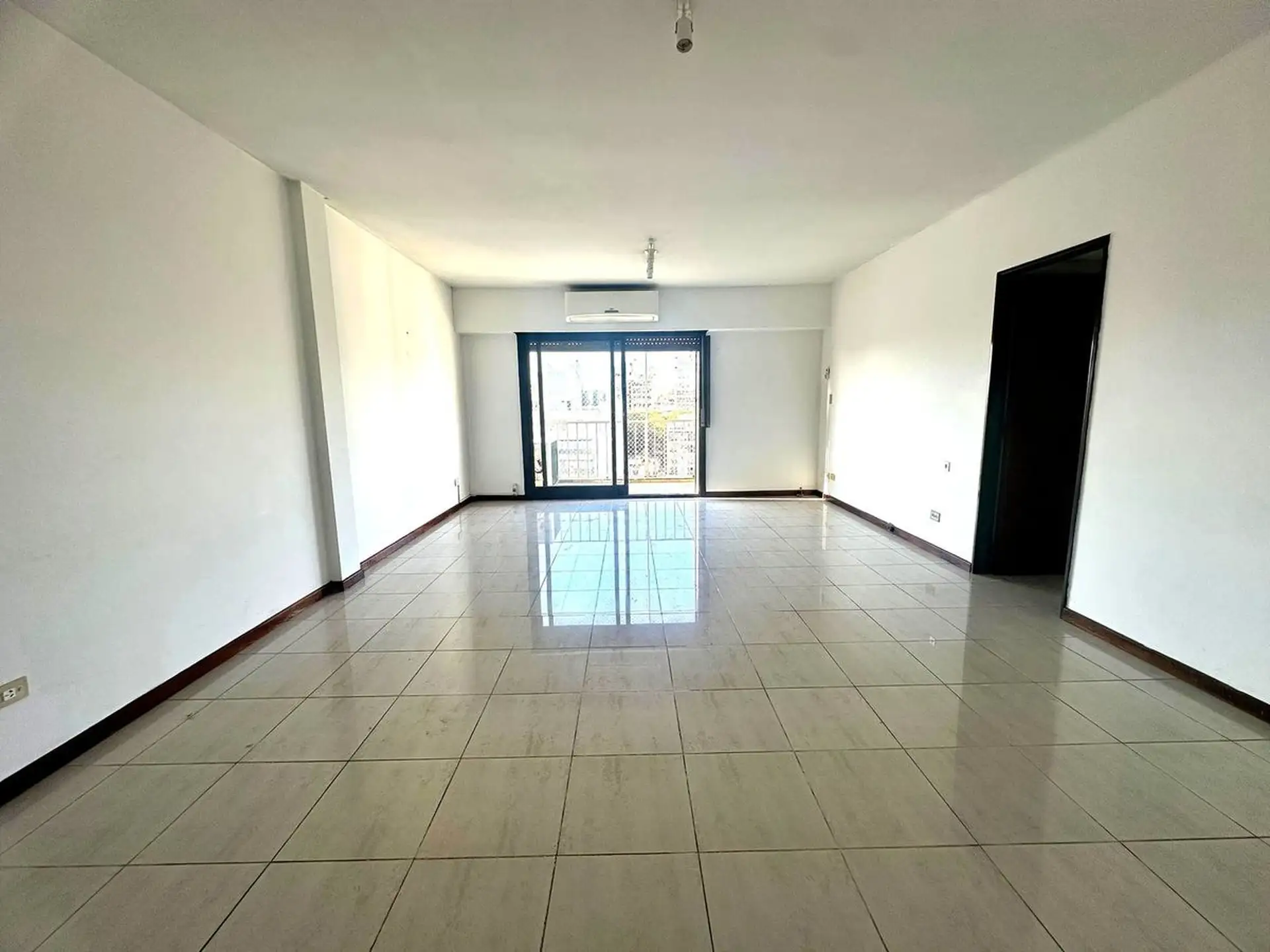 Apartamento de três dormitórios para alugar em Caballito