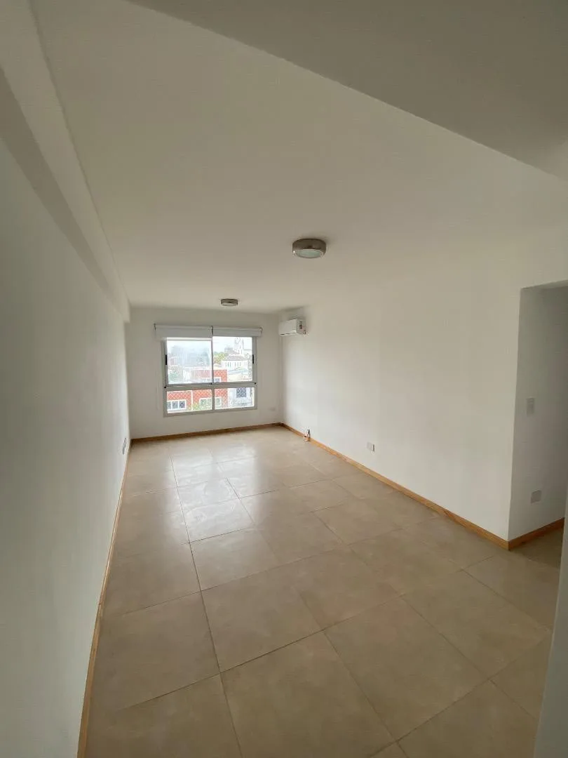 Apartamento de dois ambientes com 1 quarto em Ituzaingó Norte