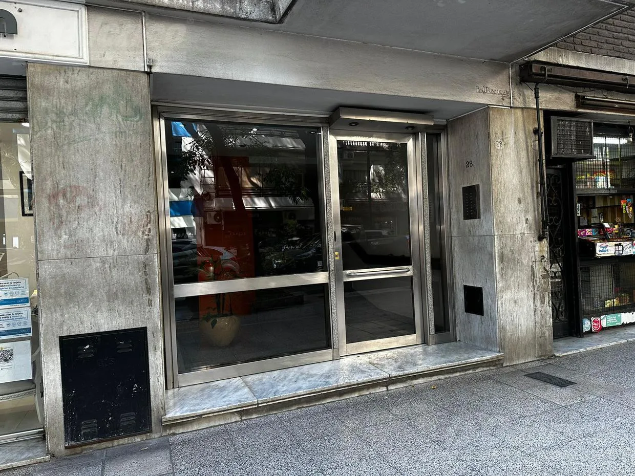 Apartamento semimeio andar de 3 ambientes em Caballito