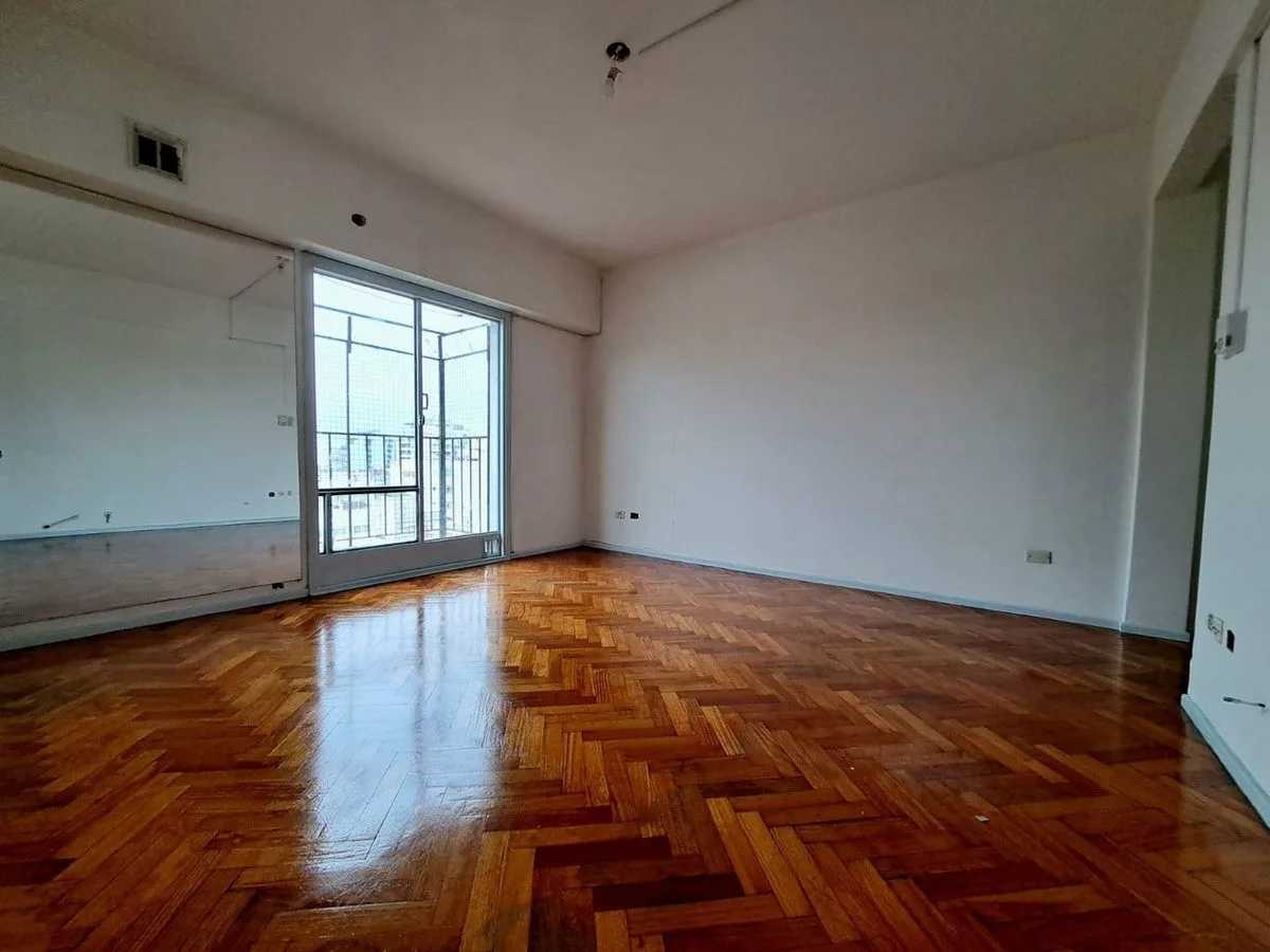 Квартира с 2 спальнями и балконом в Villa del Parque