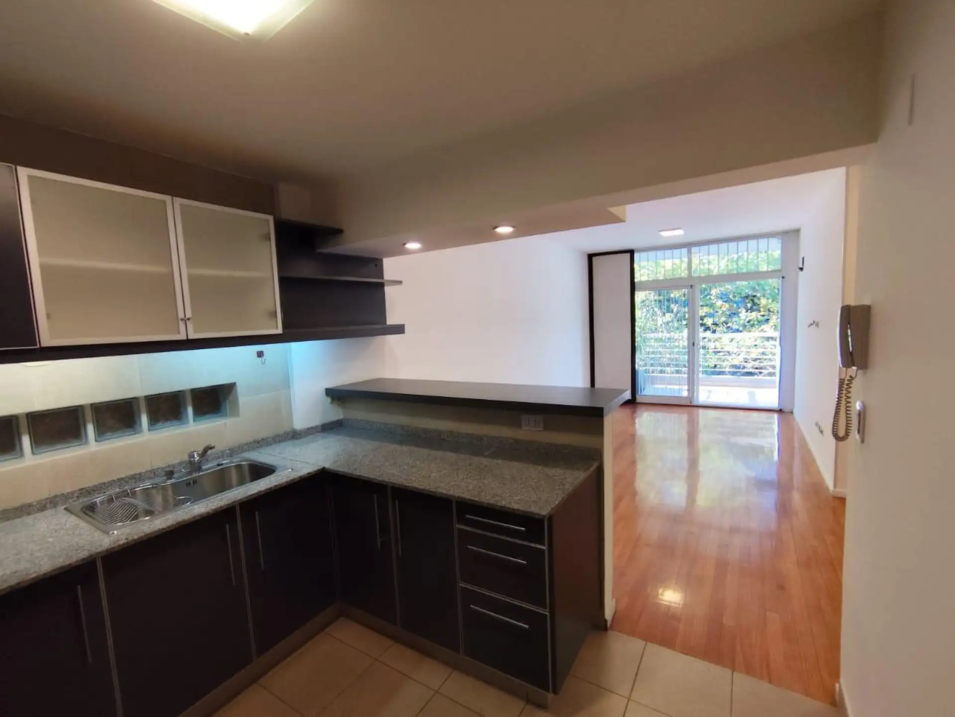Departamento de 3 ambientes con balcón corrido en Villa Urquiza