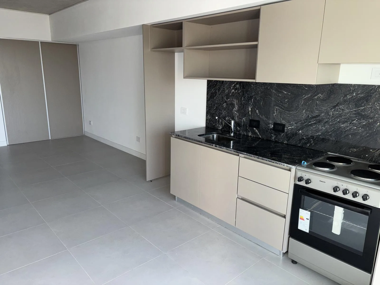 Monoambiente con balcón en Parque Patricios