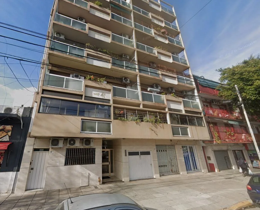 Departamento de 3 ambientes al frente en Monte Castro