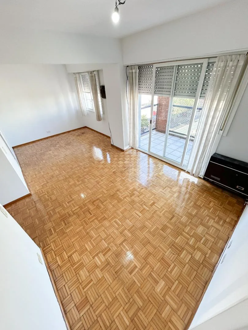 Studio apartment with balcony in Flores