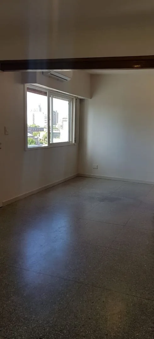 Refurbished studio apartment in Almagro