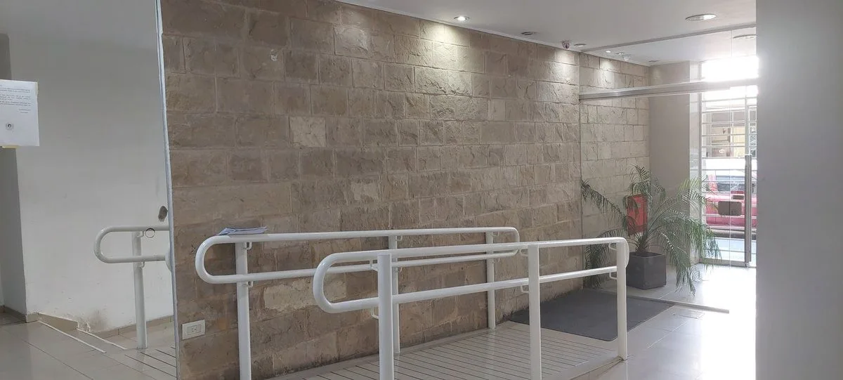 Departamento monoambiente divisible con balcón en Flores