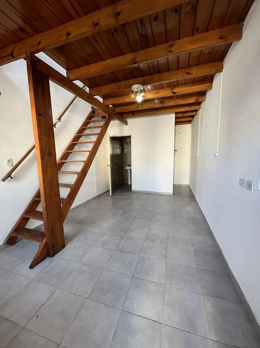 One-bedroom ground-floor or upper PH in Munro