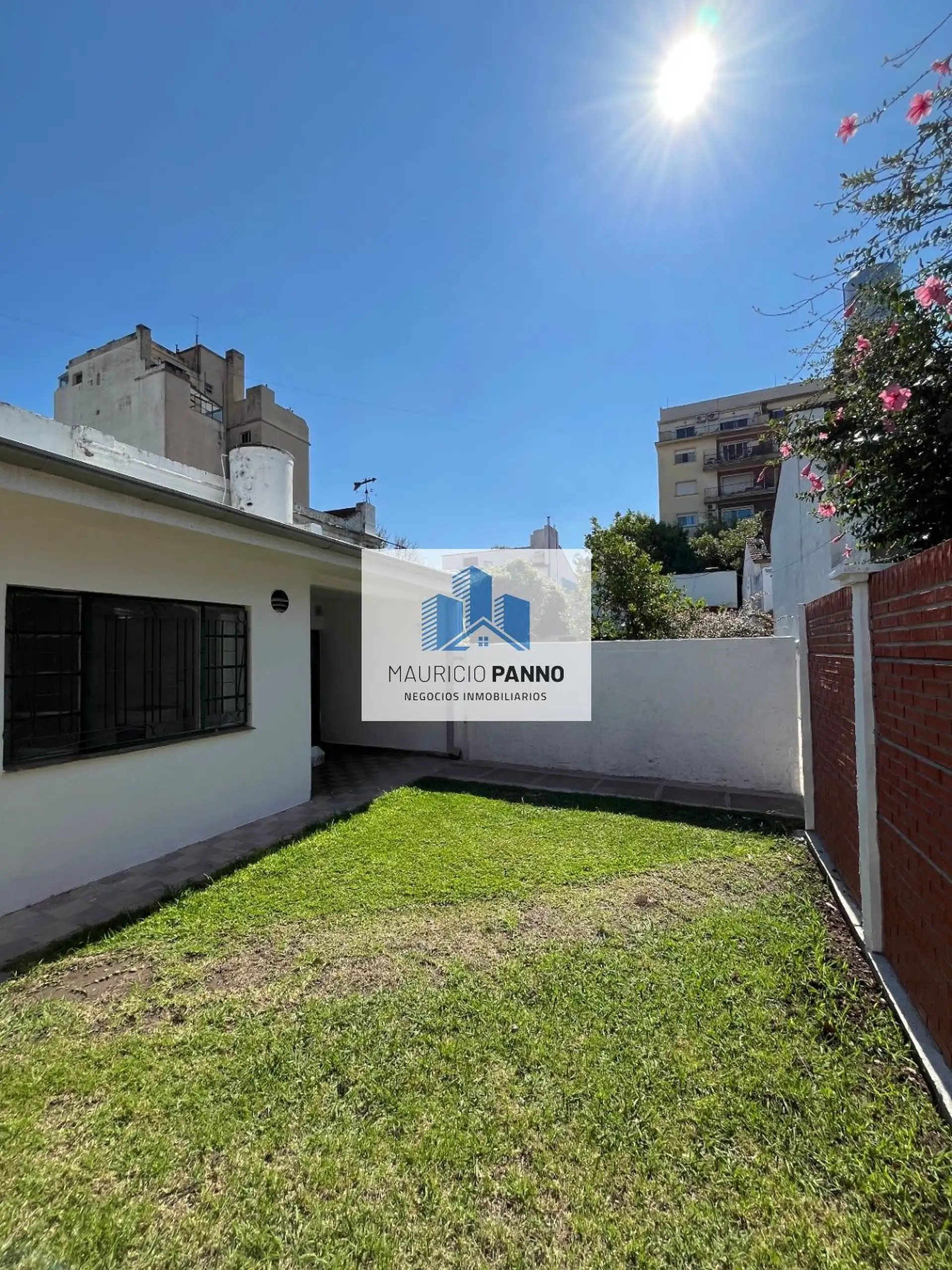 Casa a estrenar de 3 ambientes con jardín en Olivos