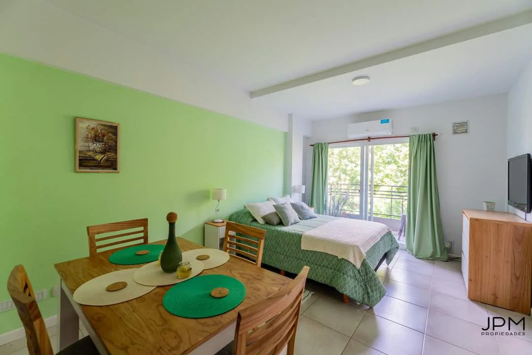Apartamento de 1 dormitório com varanda em Villa Crespo