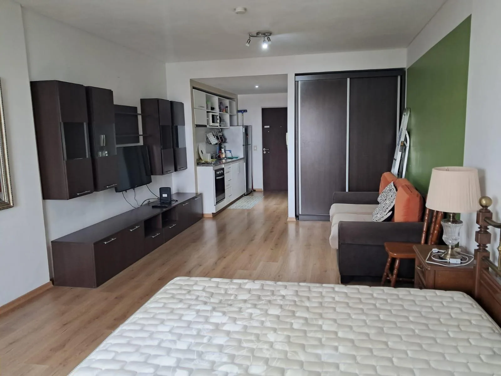 Departamento amoblado de 1 ambiente con balcón en Monserrat
