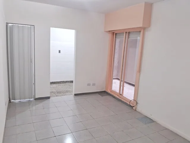 Kitnet térrea com pátio em Caballito