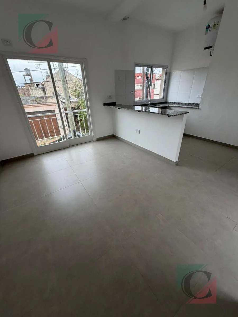 Apartamento de 3 ambientes reformado em Lanús Oeste