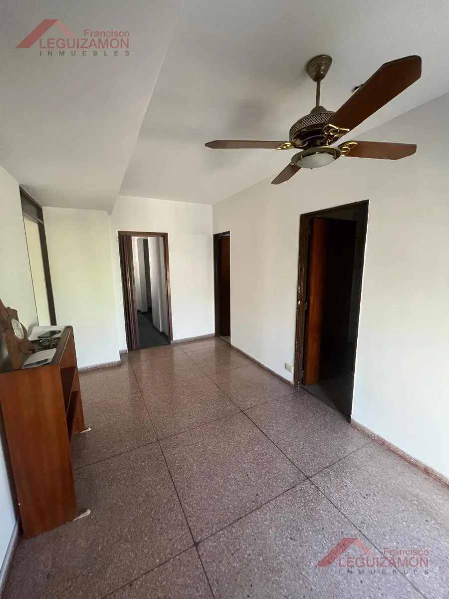 Apartamento de três ambientes com vaga fixa em Floresta