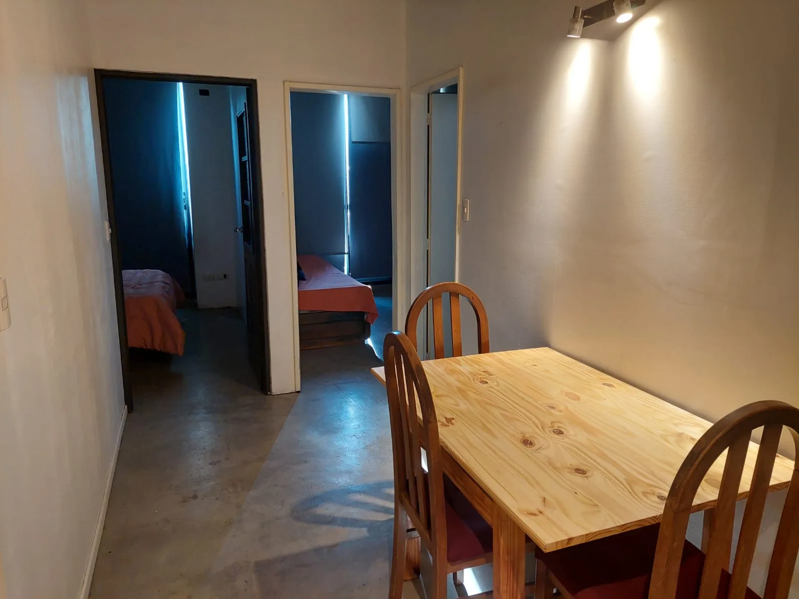 Departamento de 3 ambientes con balcón y cochera en Barracas