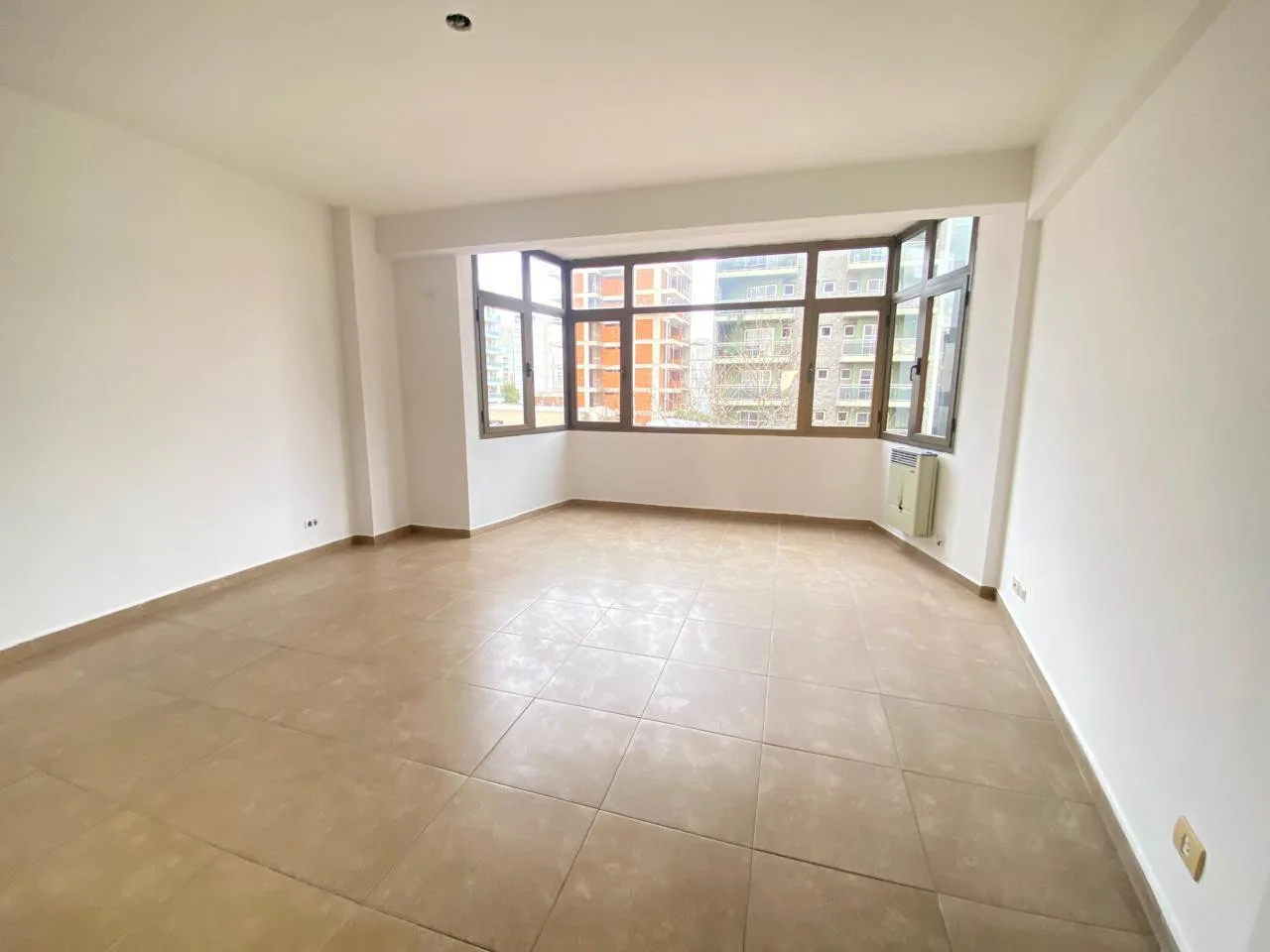 Аренда двухспальной квартиры с гаражом в Quilmes