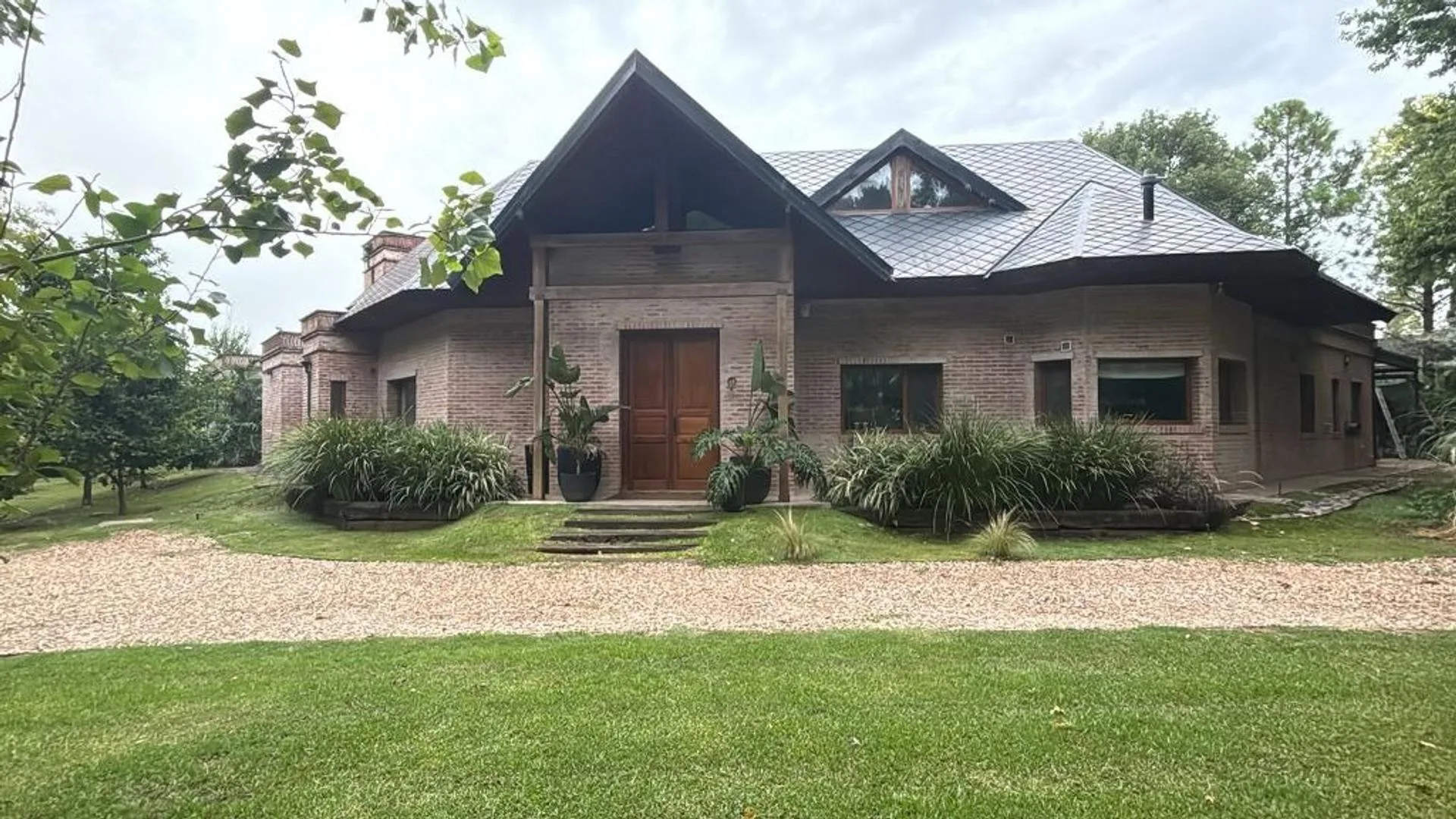 Casa de 3 dormitórios em Los Pinguinos, Ituzaingó