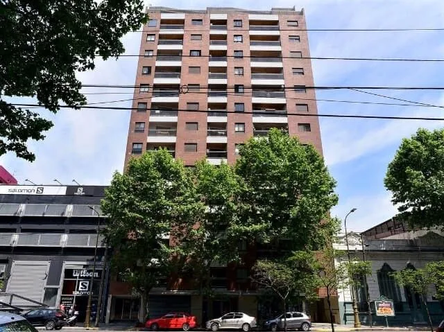 Departamento de 2 ambientes con balcón al frente en Barracas
