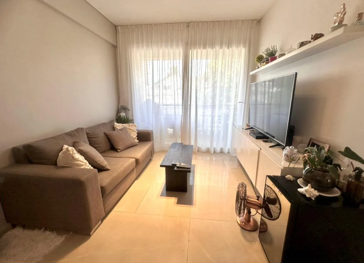 С мебелью трёхкомнатная квартира с (закреплённым) парковочным местом в Villa Devoto