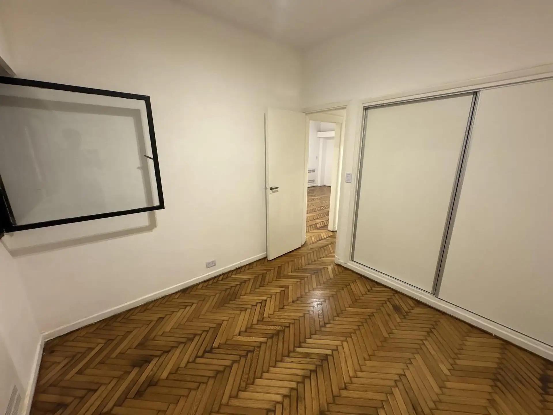 Departamento de 3 ambientes reciclado con patio en Retiro