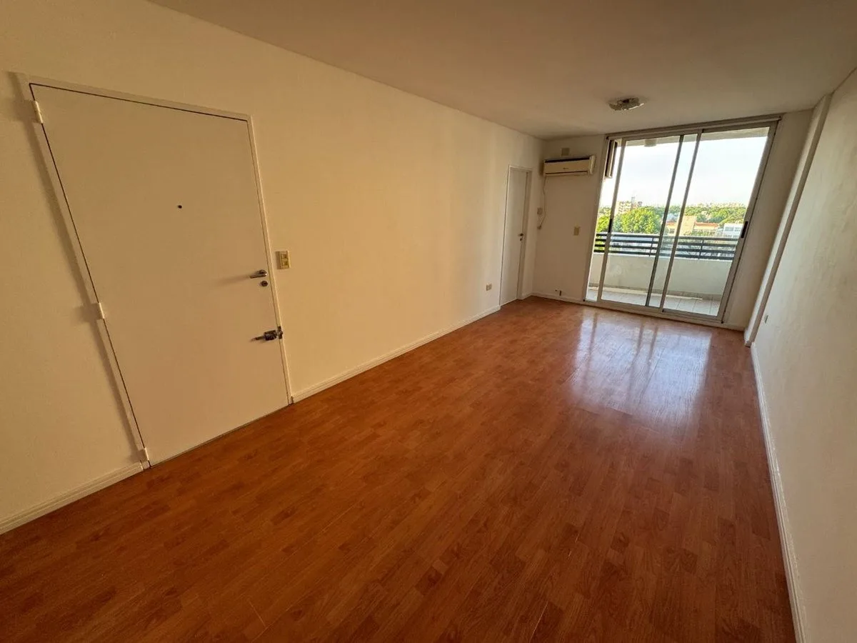 Two-room half-floor apartment with balcony in Lomas de Zamora