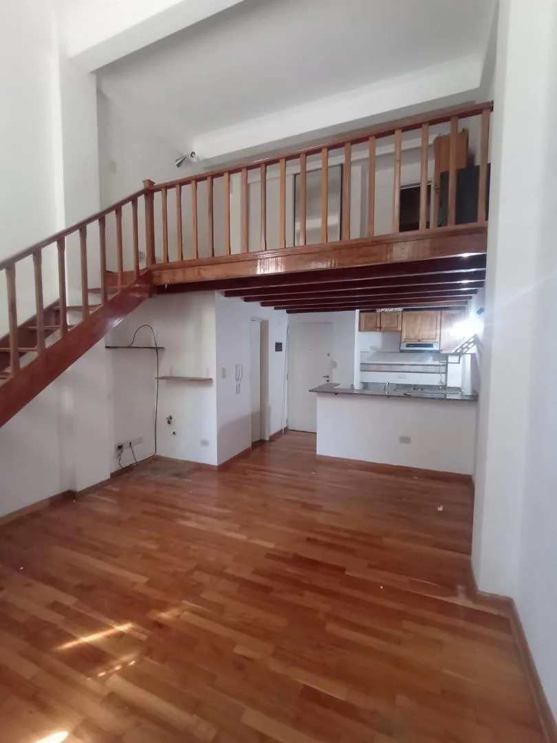 Loft de 2 ambientes con entrepiso en Almagro