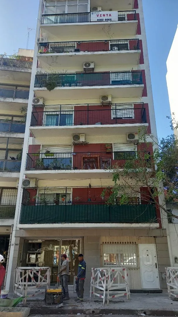 Apartamento de três ambientes com 2 varandas em Caballito