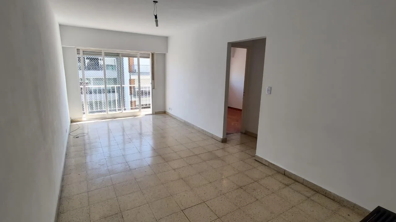 Departamento de 2 dormitorios con balcón corrido en Olivos