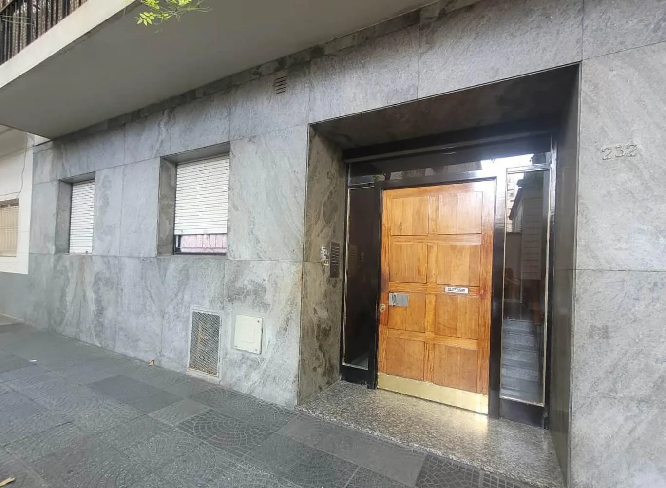 Departamento de 3 ambientes con balcón en Flores