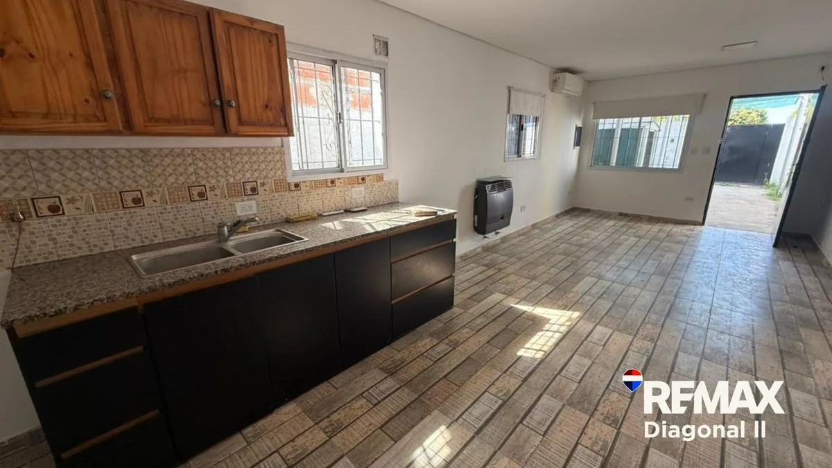Casa de 3 dormitorios en Villa Elisa