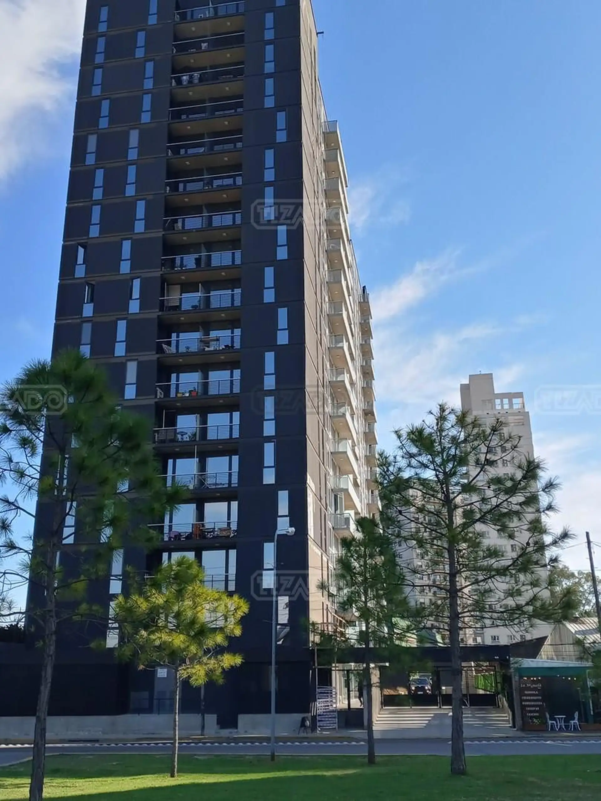 Трёхкомнатная квартира с парковочным местом в Tigre Centro