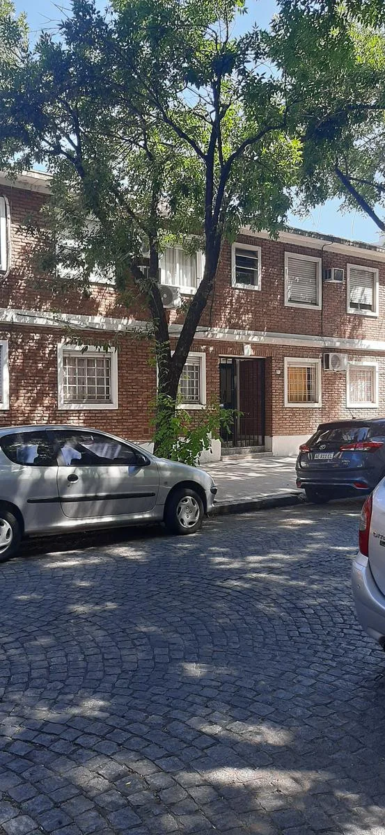 Kitnet térreo com 1 ambiente de frente em Núñez