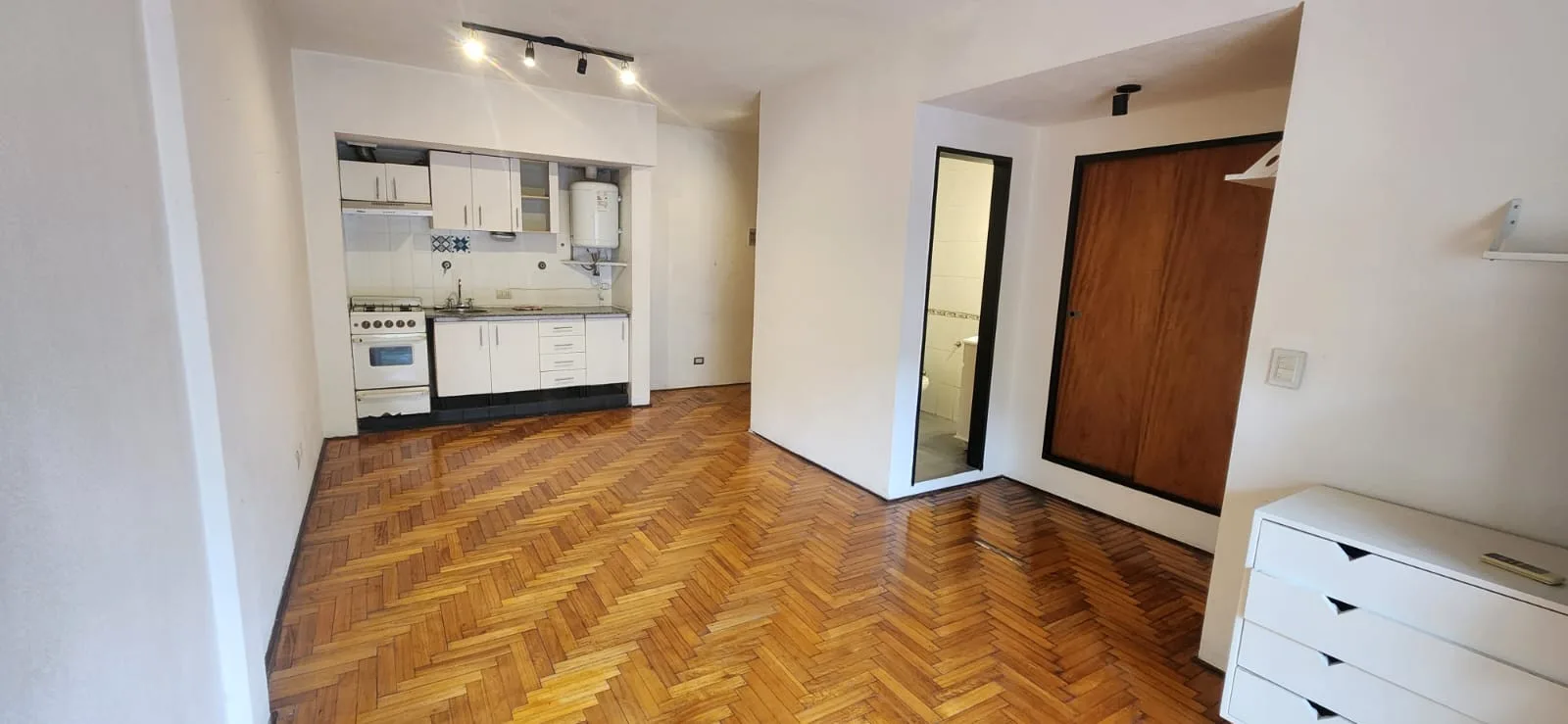 Квартира-студия спереди с балконом в Coghlan