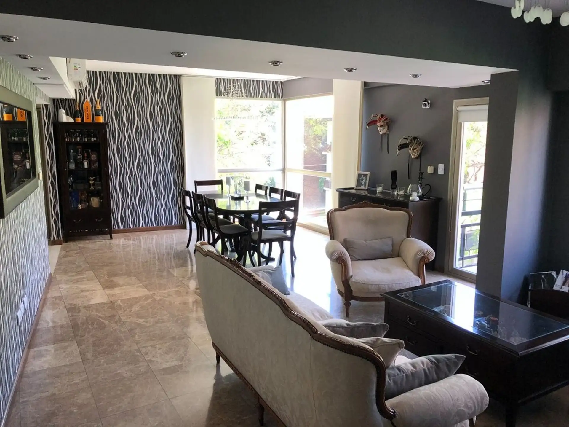 Четырёхкомнатная квартира в Caballito с двумя (закреплёнными) парковочными местами