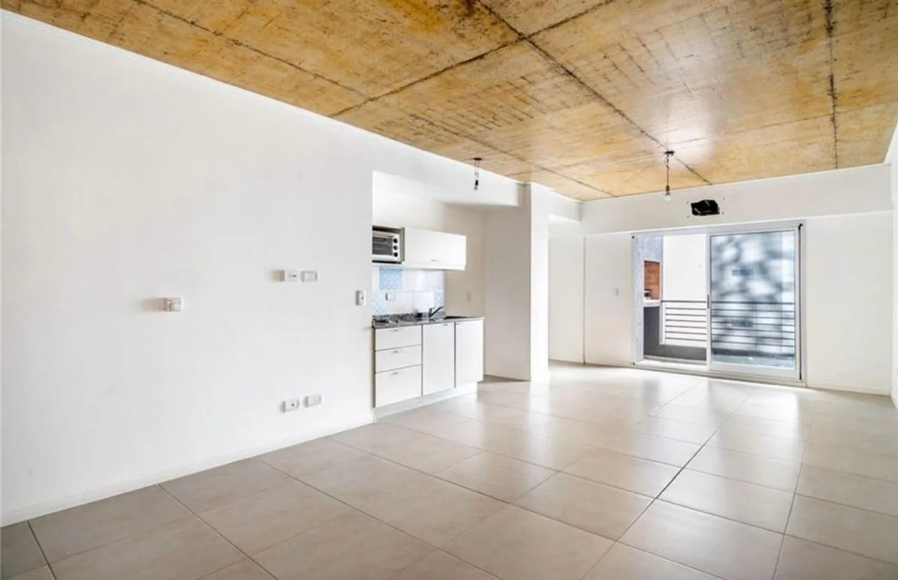 Monoambiente con balcón y parrilla en Villa del Parque