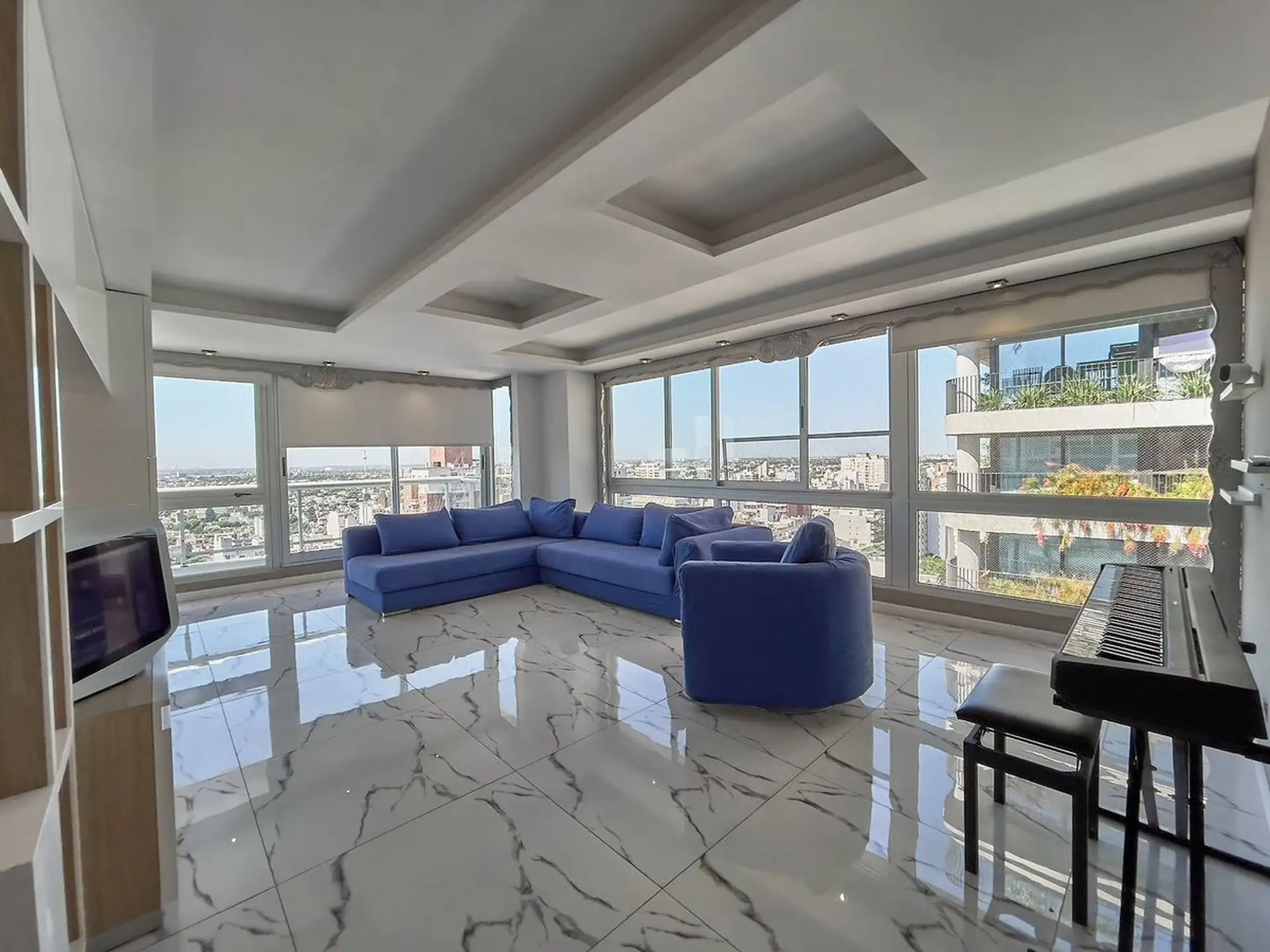 Three-bedroom apartment with two assigned parking spaces in Flores