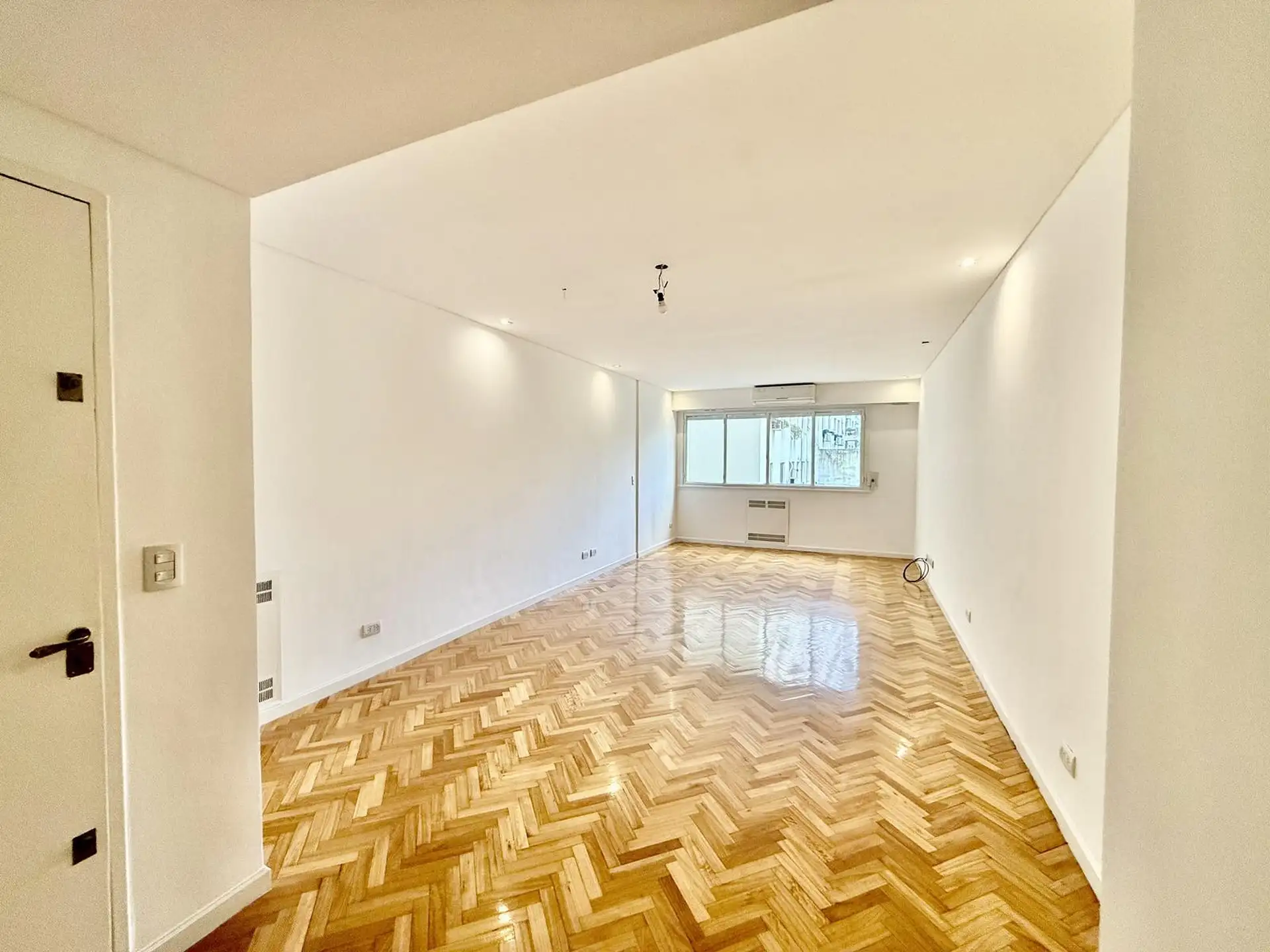 Renovated four-bedroom apartment in Retiro