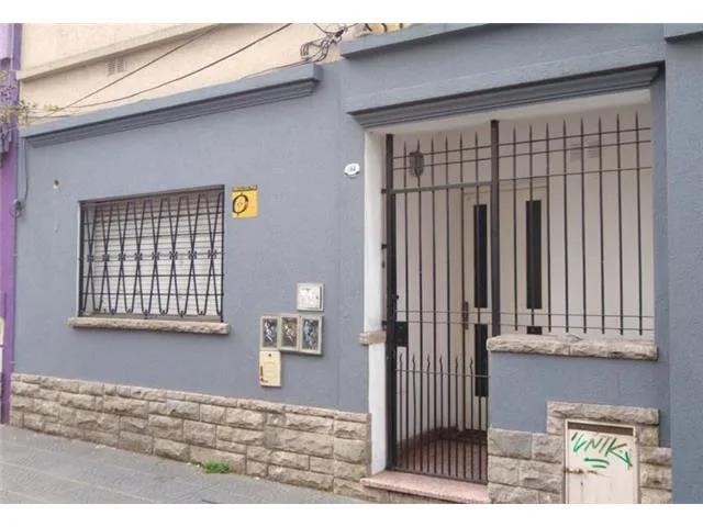 Casa de 2 dormitorios con patio en Banfield