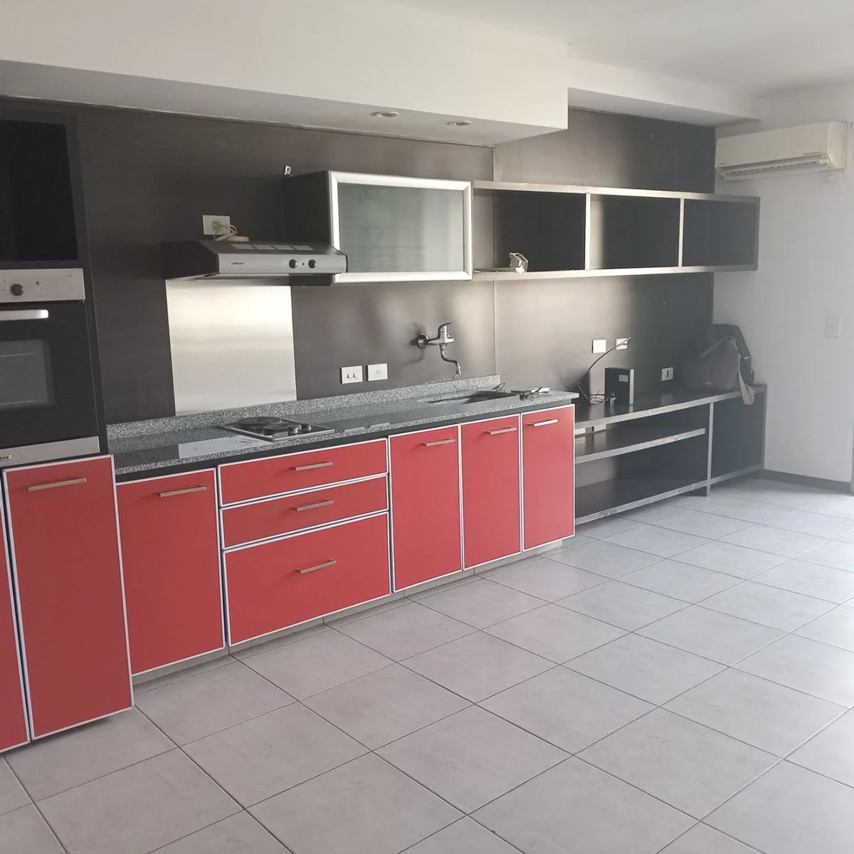 Departamento monoambiente en contrafrente con balcón en Castelar Norte