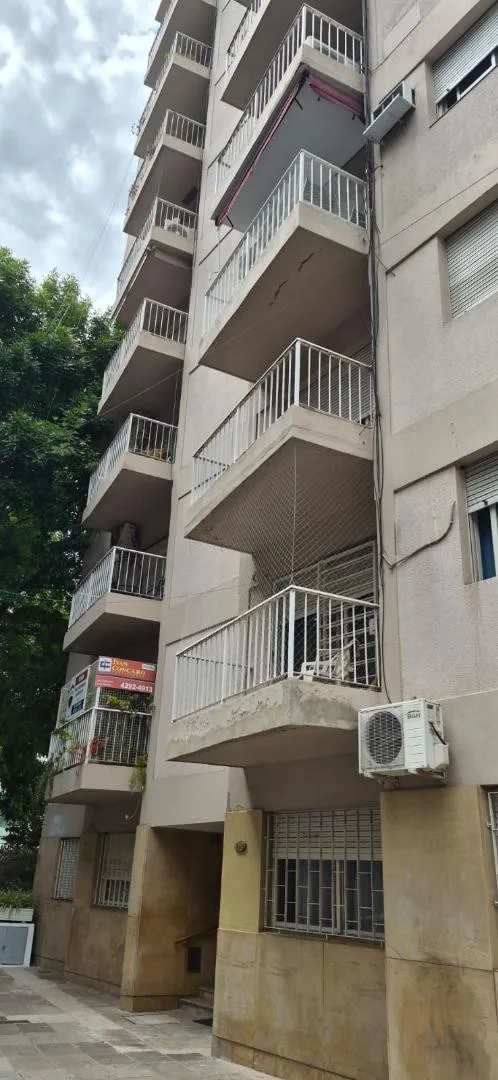 Two-bedroom three-room apartment on the second floor in Lomas de Zamora