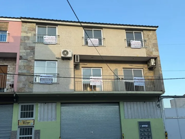 Departamento en Alquiler en Barrio Manzanares, Villa Luzuriaga