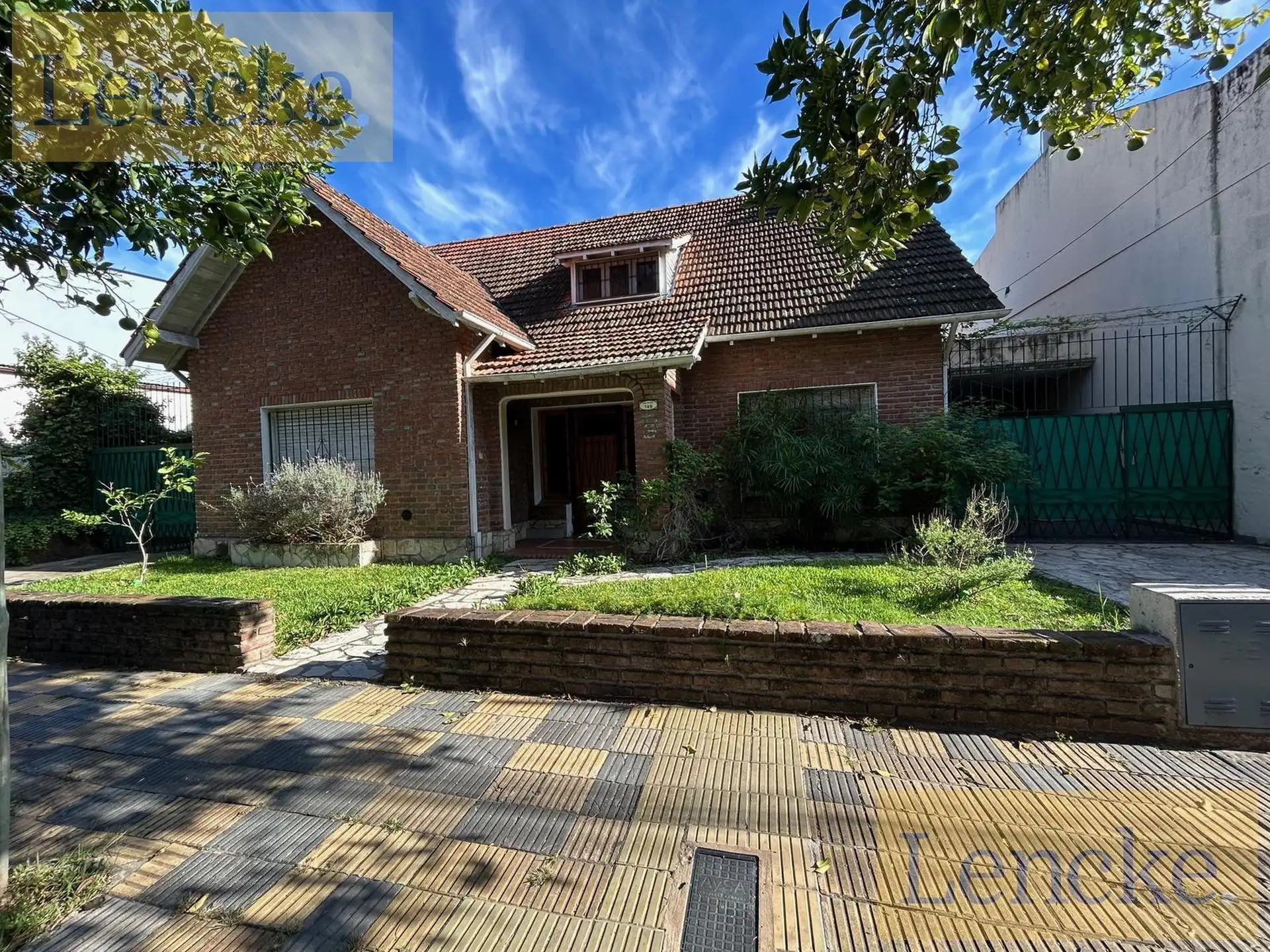 Three-bedroom house in Victoria