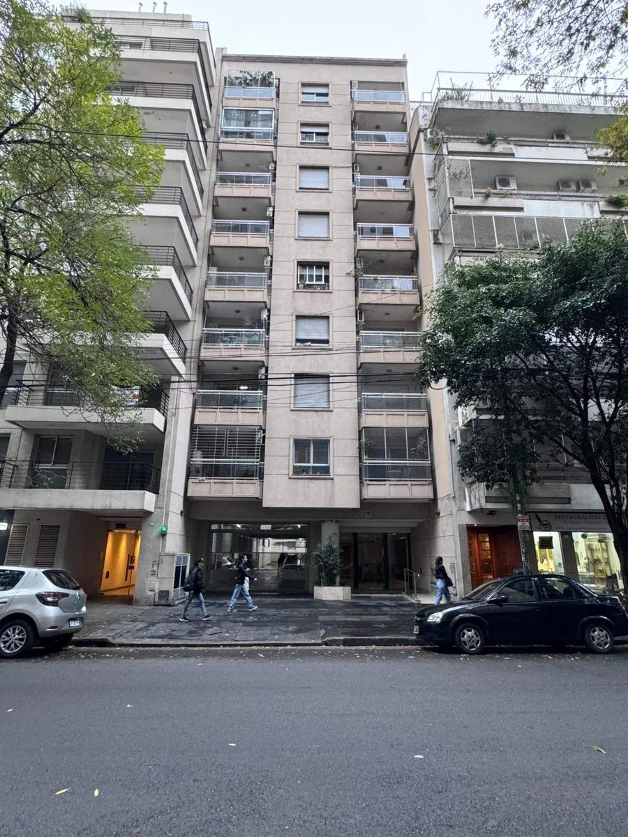 Departamento de 2 ambientes con cochera en Flores