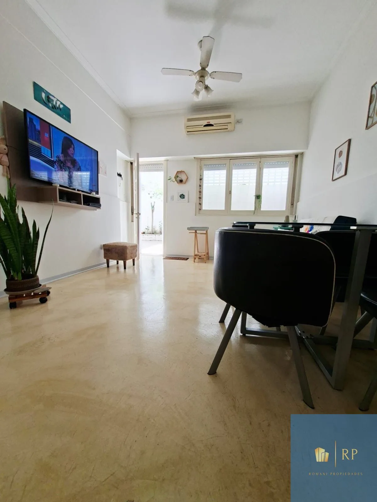 Departamento de 2 ambientes con patio en Flores