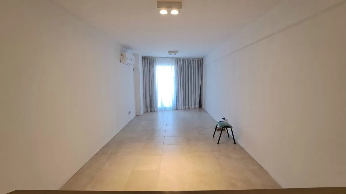 Kitnet novo (nunca habitado) com varanda para a rua em Palermo
